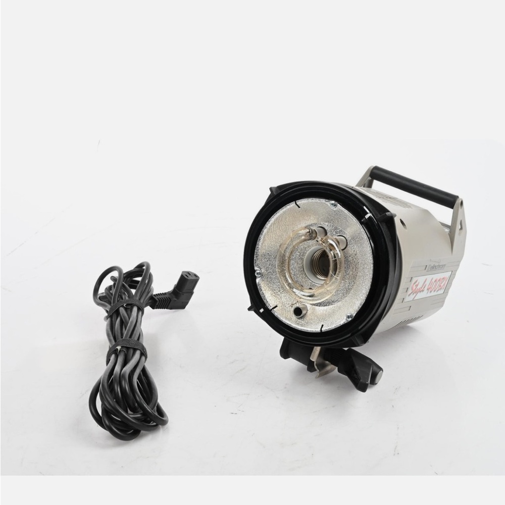 Elinchrom 400bx studio light